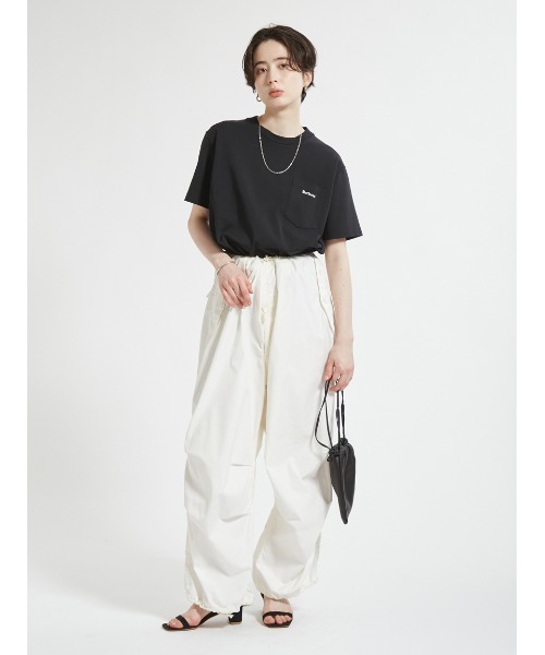Barbour(バブアー)の「ワンポイントロゴ 胸ポケット TシャツJapan Exclusive(レディース)(Tシャツ/カットソー・レディース・ベージュ/ホワイト/ピンク/ブラック/ブルー・SMALL/MEDIUM)」の19枚目の写真