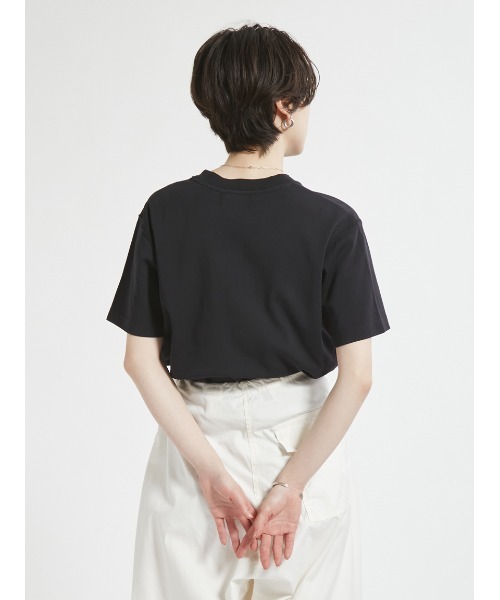 Barbour(バブアー)の「ワンポイントロゴ 胸ポケット TシャツJapan Exclusive(レディース)(Tシャツ/カットソー・レディース・ベージュ/ホワイト/ピンク/ブラック/ブルー・SMALL/MEDIUM)」の7枚目の写真