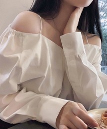 肩紐付きオフショルダーブラウス