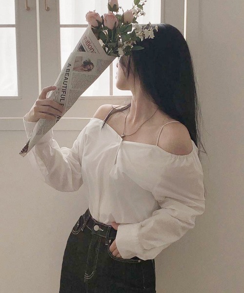 ONEP STAR(ワンピスター)の「肩紐付きオフショルダーブラウス(シャツ/ブラウス・レディース・ブラック/ホワイト・FREE)」の7枚目の写真