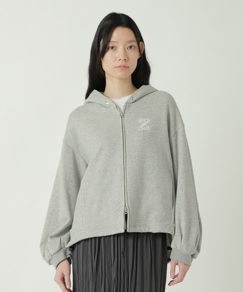 ZUCCa（ズッカ）の「INITIAL SWEATSHIRT / フーディー（パーカー・レディース・ライトグレー/ネイビー・M size）」の2枚目の写真