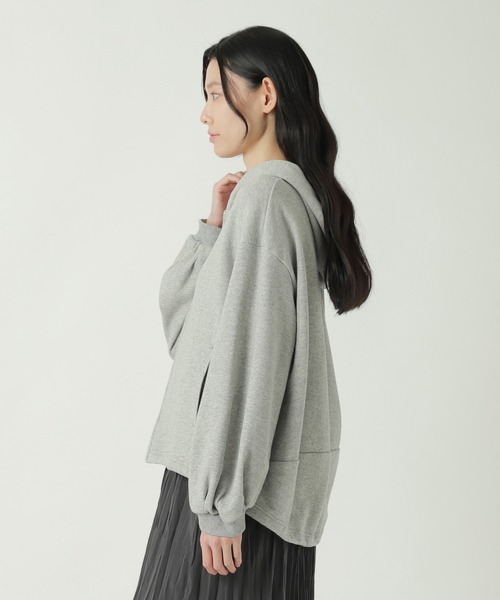 ZUCCa（ズッカ）の「INITIAL SWEATSHIRT / フーディー（パーカー・レディース・ライトグレー/ネイビー・M size）」の4枚目の写真