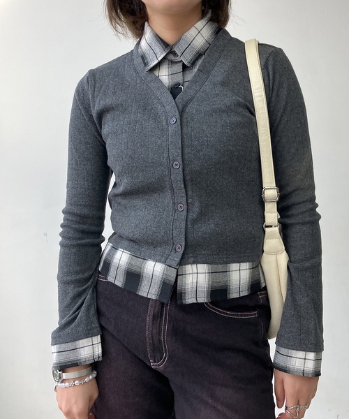 AS KNOW AS plus（アズノゥアズプラス）の「○レイヤード風 シャツドッキング Vネックカーディガン（カーディガン/ボレロ・レディース・チャコールグレー×ブラック/ネイビー系/グレー×サックスブルー・FREE）」の10枚目の写真