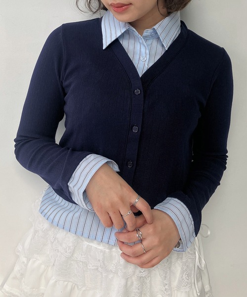 AS KNOW AS plus（アズノゥアズプラス）の「○レイヤード風 シャツドッキング Vネックカーディガン（カーディガン/ボレロ・レディース・チャコールグレー×ブラック/ネイビー系/グレー×サックスブルー・FREE）」の16枚目の写真