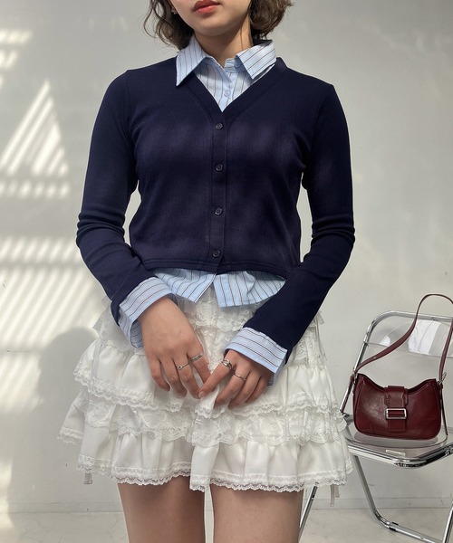 AS KNOW AS plus（アズノゥアズプラス）の「○レイヤード風 シャツドッキング Vネックカーディガン（カーディガン/ボレロ・レディース・チャコールグレー×ブラック/ネイビー系/グレー×サックスブルー・FREE）」の19枚目の写真