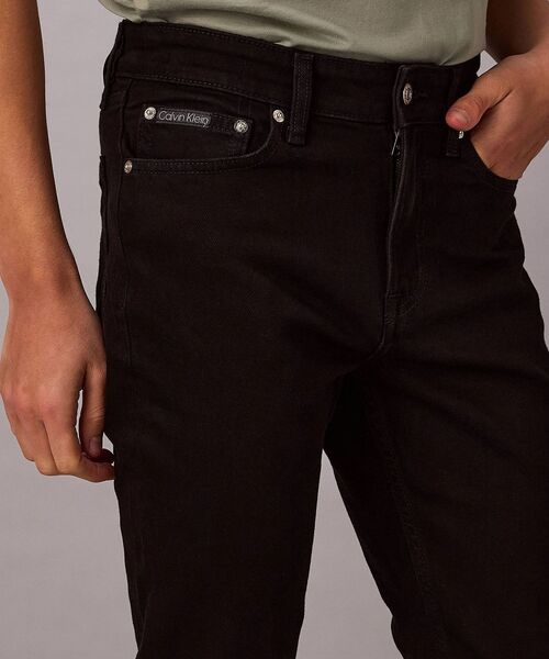 Calvin Klein(カルバン・クライン)の「スリムテーパードクラシックブラックジーンズ(デニムパンツ・メンズ・ブラック・30/28/34/32)」の4枚目の写真