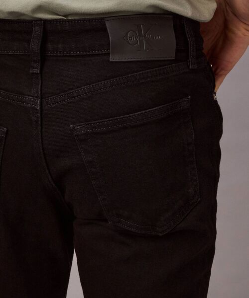 Calvin Klein(カルバン・クライン)の「スリムテーパードクラシックブラックジーンズ(デニムパンツ・メンズ・ブラック・30/28/34/32)」の5枚目の写真