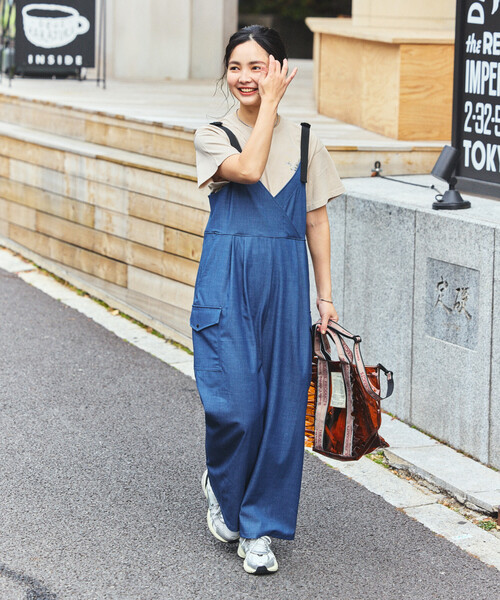 FREAK'S STORE(フリークスストア)の「THOUSAND MILE × FREAK'S STORE/サウザンドマイル 別注 UVカット デニムライクワイド サロペット(サロペット/オーバーオール・レディース・ネイビー・フリ-)」の2枚目の写真