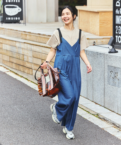 FREAK'S STORE(フリークスストア)の「THOUSAND MILE × FREAK'S STORE/サウザンドマイル 別注 UVカット デニムライクワイド サロペット(サロペット/オーバーオール・レディース・ネイビー・フリ-)」の3枚目の写真