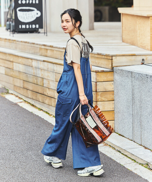 FREAK'S STORE(フリークスストア)の「THOUSAND MILE × FREAK'S STORE/サウザンドマイル 別注 UVカット デニムライクワイド サロペット(サロペット/オーバーオール・レディース・ネイビー・フリ-)」の7枚目の写真