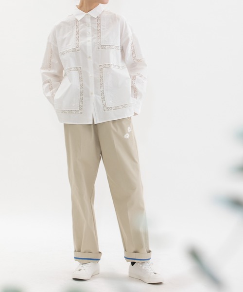 nop de nod(ノップドゥノッド)の「ハンカチ風刺繍レースシャツ(シャツ/ブラウス・レディース・オフホワイト/ネイビー/ライトグレー・3)」の4枚目の写真