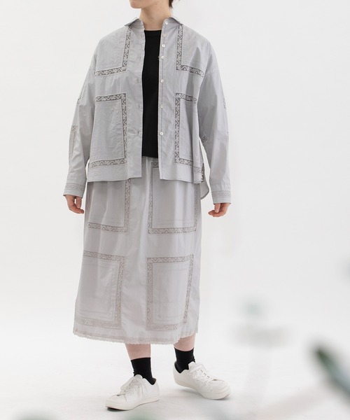 nop de nod(ノップドゥノッド)の「ハンカチ風刺繍レースシャツ(シャツ/ブラウス・レディース・オフホワイト/ネイビー/ライトグレー・3)」の13枚目の写真