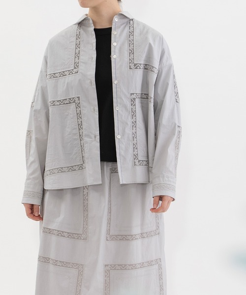 nop de nod(ノップドゥノッド)の「ハンカチ風刺繍レースシャツ(シャツ/ブラウス・レディース・オフホワイト/ネイビー/ライトグレー・3)」の16枚目の写真