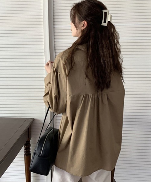 SallyLunn(サリーラン)の「フリルネックギャザーデザインブラウス(シャツ/ブラウス・レディース・ベージュ/ホワイト・LARGE/MEDIUM)」の4枚目の写真