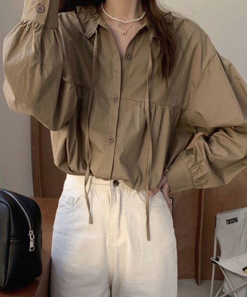 SallyLunn(サリーラン)の「フリルネックギャザーデザインブラウス(シャツ/ブラウス・レディース・ベージュ/ホワイト・LARGE/MEDIUM)」の7枚目の写真