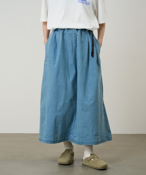 Gramicci(グラミチ)の「STRETCH DENIM LONG FLARE SKIRT|ストレッチデニムロングフレアスカート(デニムスカート・レディース・ワンウォッシュ/ライトインディゴブルー/ダークインディゴブルー・XL/M/L/S)」の4枚目の写真