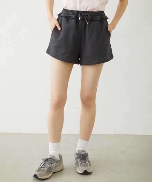 MILKFED.（ミルクフェド）の「RAW EDGE WAIST SWEAT SHORTS（スウェットパンツ・レディース・チャコール/アッシュ/ライトブルー・ONE SIZE）」の18枚目の写真