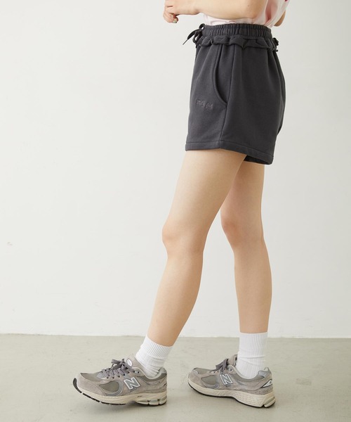 MILKFED.（ミルクフェド）の「RAW EDGE WAIST SWEAT SHORTS（スウェットパンツ・レディース・チャコール/アッシュ/ライトブルー・ONE SIZE）」の19枚目の写真