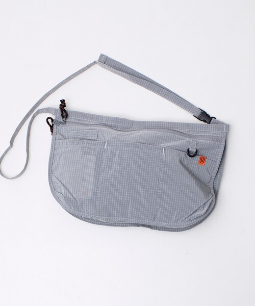 UNIVERSAL OVERALL(ユニバーサルオーバーオール)の「【UNIVERSAL OVERALL】Ripstop Apron Bag(ショルダーバッグ・メンズ・アイボリー/ブラック/オレンジ/ベージュ/グレー・FREE)」の4枚目の写真