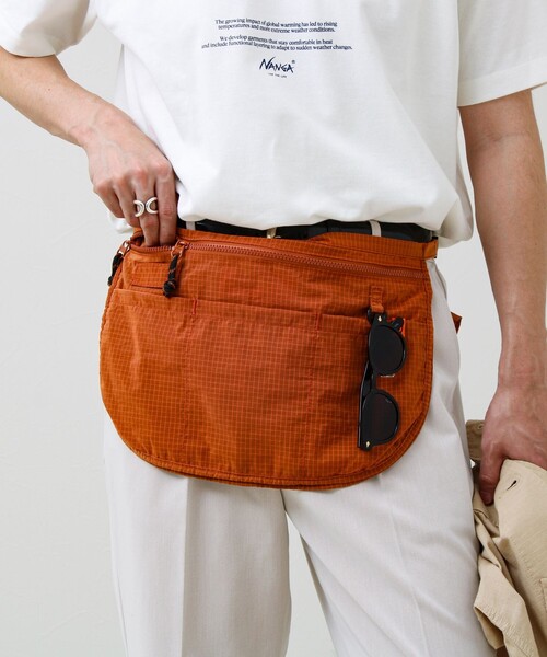 UNIVERSAL OVERALL(ユニバーサルオーバーオール)の「【UNIVERSAL OVERALL】Ripstop Apron Bag(ショルダーバッグ・メンズ・アイボリー/ブラック/オレンジ/ベージュ/グレー・FREE)」の11枚目の写真