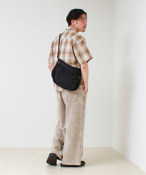 UNIVERSAL OVERALL(ユニバーサルオーバーオール)の「【UNIVERSAL OVERALL】Ripstop Apron Bag(ショルダーバッグ・メンズ・アイボリー/ブラック/オレンジ/ベージュ/グレー・FREE)」の16枚目の写真