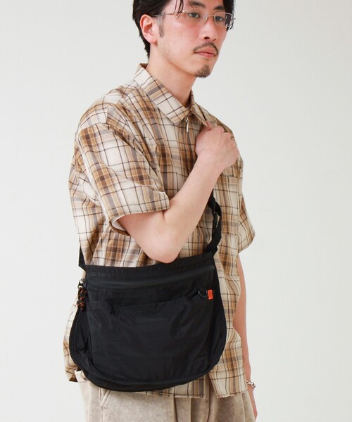 UNIVERSAL OVERALL(ユニバーサルオーバーオール)の「【UNIVERSAL OVERALL】Ripstop Apron Bag(ショルダーバッグ・メンズ・アイボリー/ブラック/オレンジ/ベージュ/グレー・FREE)」の17枚目の写真