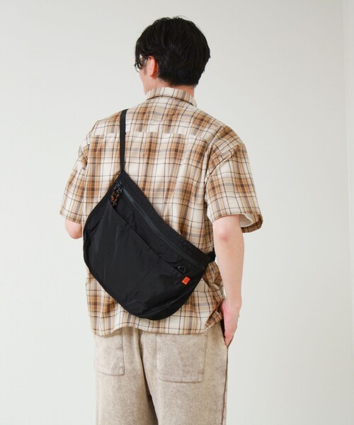 UNIVERSAL OVERALL(ユニバーサルオーバーオール)の「【UNIVERSAL OVERALL】Ripstop Apron Bag(ショルダーバッグ・メンズ・アイボリー/ブラック/オレンジ/ベージュ/グレー・FREE)」の18枚目の写真