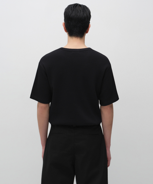 MUSINSA STANDARD（ムシンサスタンダード）の「ワッフルヘンリーネックTシャツ[ブラック]（Tシャツ/カットソー・メンズ・その他・2XL/3XL/SMALL/MEDIUM/LARGE/X-LARGE）」の3枚目の写真