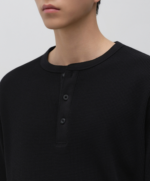 MUSINSA STANDARD（ムシンサスタンダード）の「ワッフルヘンリーネックTシャツ[ブラック]（Tシャツ/カットソー・メンズ・その他・2XL/3XL/SMALL/MEDIUM/LARGE/X-LARGE）」の4枚目の写真