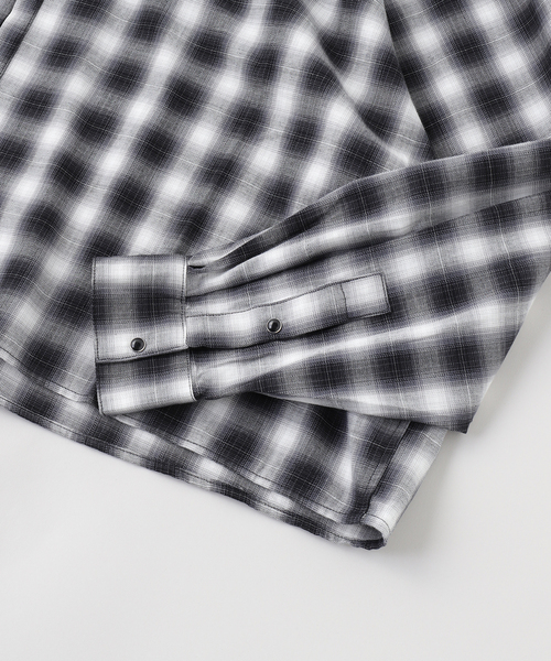 WISM(ウィズム)の「INTODUSK / イントゥダスク DISCIPLE PLAID SHIRT(シャツ/ブラウス・メンズ・ブラック/レッド・MEDIUM/SMALL)」の5枚目の写真