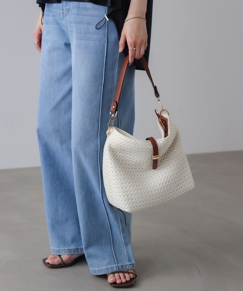 Bou Jeloud（ブージュルード）の「ドットメッシュショルダー（ショルダーバッグ・レディース・ブラック/オフホワイト・ONESIZE）」の4枚目の写真