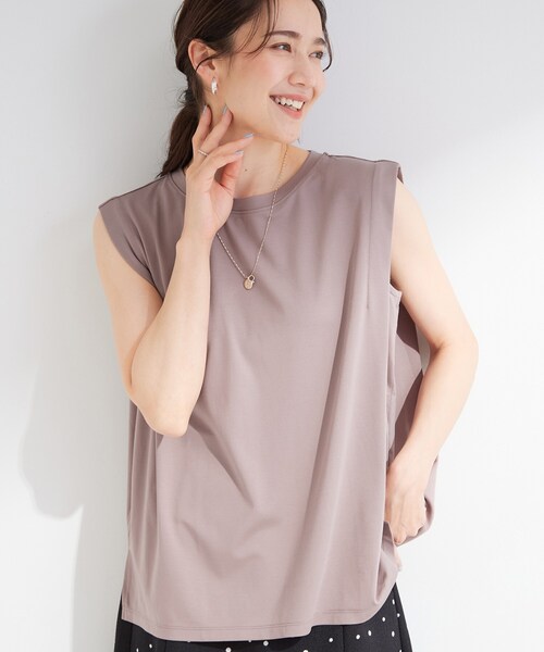 SHOO・LA・RUE(シューラルー)の「【UVカット/接触冷感】上品に涼し気 とろみタックノースリーブトップス(Tシャツ/カットソー・レディース・ホワイト/ライトイエロー系/ブラック/サックスブルー/ダークブラウン/チャコールグレー・01/02/03/04)」の4枚目の写真