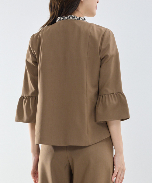 NARACAMICIE（ナラカミーチェ）の「【NARACAMICIE】【セットアップ対応】袖フリルノーカラージャケット（ノーカラージャケット・レディース・ブラウン系/ネイビー/ブラウン・M/XL）」の6枚目の写真