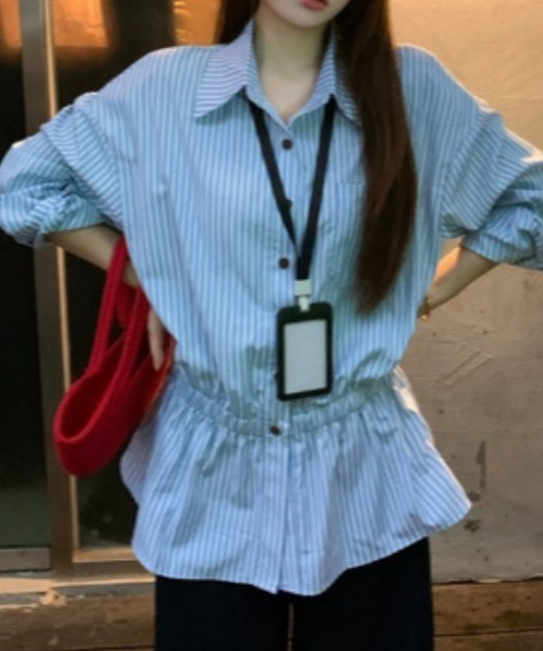 Vipoa（ヴィポア）の「フリルストライプシャツ（シャツ/ブラウス・レディース・ベージュ/ブルー・FREE）」の2枚目の写真
