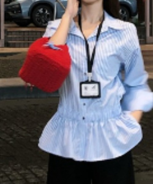 Vipoa（ヴィポア）の「フリルストライプシャツ（シャツ/ブラウス・レディース・ベージュ/ブルー・FREE）」の5枚目の写真