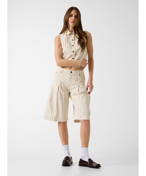 GUESS JEANS（ゲスジーンズ）の「GUESS JEANS Cropped Top シャツ ノースリーブ トップス（シャツ/ブラウス・レディース・ベージュ・X-SMALL/SMALL/MEDIUM）」の4枚目の写真