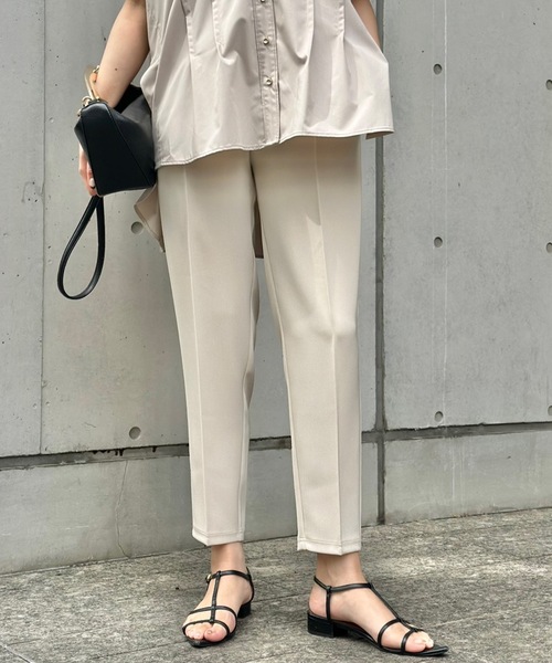 Emma Taylor(エマテイラー)の「ドライタッチタックテーパードパンツ(その他パンツ・レディース・チャコールグレー/ブラック/ベージュ・36/38)」の9枚目の写真