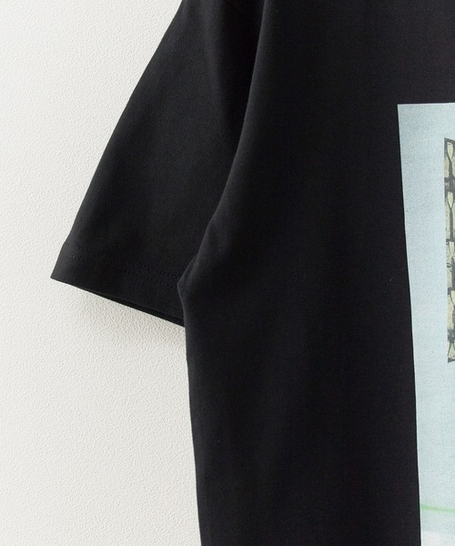 POET MEETS DUBWISE(ポエットミーツダブワイズ)の「POET MEETS DUBWISE/ポエットミーツダブワイズ KJLW COLLAGE 02 T-shirt フォトTシャツ プリントTシャツ 2026年春夏(Tシャツ/カットソー・メンズ・ブラック/グレー・M/L/XL)」の5枚目の写真