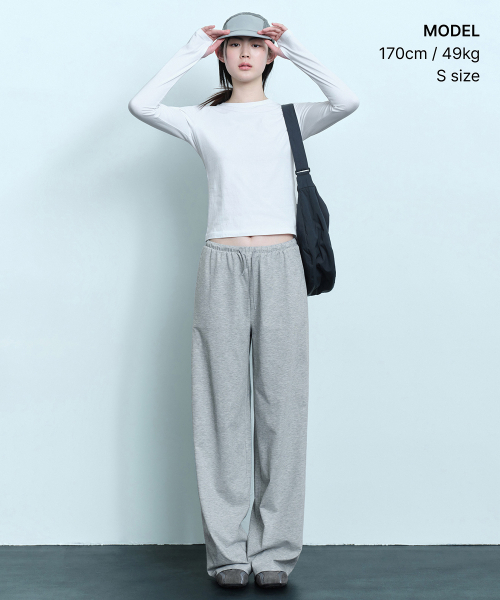MUSINSA STANDARD WOMAN（ムシンサスタンダードウーマン）の「[UVプロテクション] レディース スリム クルーネック 長袖Tシャツ [ホワイト]（Tシャツ/カットソー・レディース・その他・X-SMALL/SMALL/MEDIUM/LARGE）」の2枚目の写真