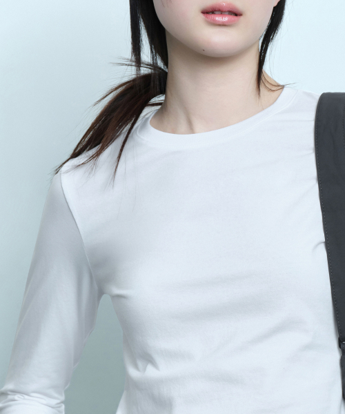 MUSINSA STANDARD WOMAN（ムシンサスタンダードウーマン）の「[UVプロテクション] レディース スリム クルーネック 長袖Tシャツ [ホワイト]（Tシャツ/カットソー・レディース・その他・X-SMALL/SMALL/MEDIUM/LARGE）」の4枚目の写真