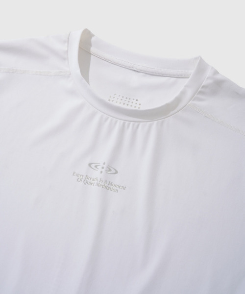BUTTON SEOUL(ボタンソウル)の「エアフロー ハイブリッドテック ショートスリーブ (2カラー)(Tシャツ/カットソー・メンズ・ブラック/ホワイト・X-LARGE/LARGE/MEDIUM/SMALL)」の5枚目の写真