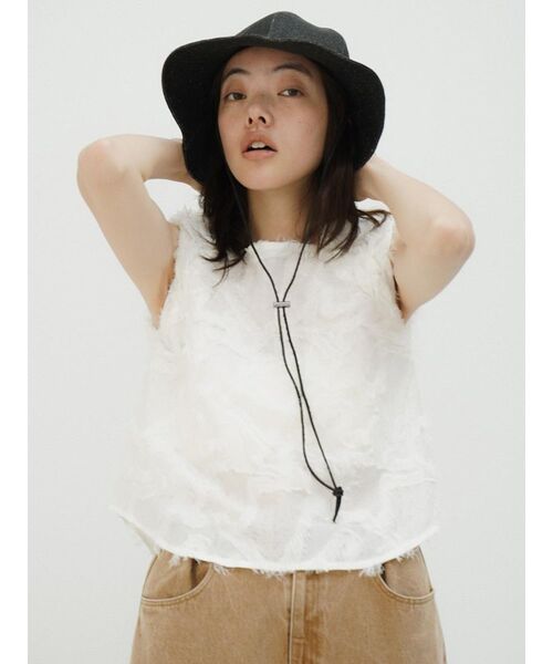 FIKA.(フィーカ)の「Back ribbon fringe blouse(シャツ/ブラウス・レディース・ブラック/オフホワイト・MEDIUM)」の6枚目の写真