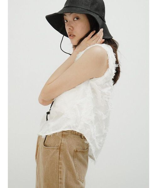 FIKA.(フィーカ)の「Back ribbon fringe blouse(シャツ/ブラウス・レディース・ブラック/オフホワイト・MEDIUM)」の7枚目の写真