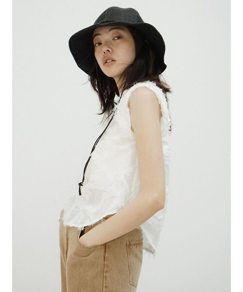 FIKA.(フィーカ)の「Back ribbon fringe blouse(シャツ/ブラウス・レディース・ブラック/オフホワイト・MEDIUM)」の9枚目の写真