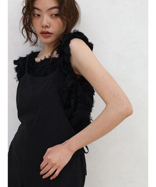 FIKA.(フィーカ)の「Back ribbon fringe blouse(シャツ/ブラウス・レディース・ブラック/オフホワイト・MEDIUM)」の15枚目の写真