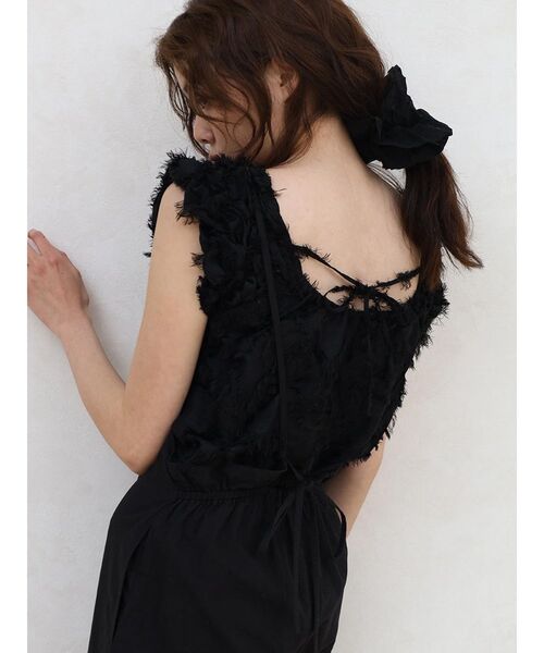 FIKA.(フィーカ)の「Back ribbon fringe blouse(シャツ/ブラウス・レディース・ブラック/オフホワイト・MEDIUM)」の19枚目の写真
