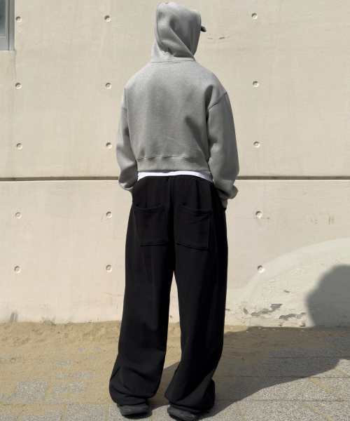 ATTENTIONROW(アテンションロー)の「エディション10. ロープワイドストッパートレーニングパンツ (ブラック)(スウェットパンツ・メンズ・ブラック・FREE)」の4枚目の写真