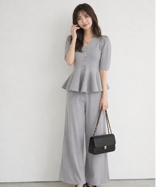 Lateru(ラテル)の「ペプラムハーフスリーブニット 美ラインワイドパンツ 2 点セットアップ レディース(セットアップ・レディース・ブラック/グレー/アイボリー・FREE)」の7枚目の写真