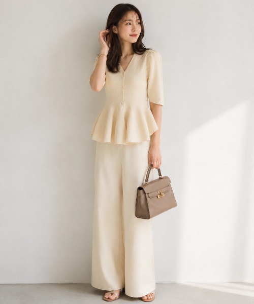 Lateru(ラテル)の「ペプラムハーフスリーブニット 美ラインワイドパンツ 2 点セットアップ レディース(セットアップ・レディース・ブラック/グレー/アイボリー・FREE)」の11枚目の写真