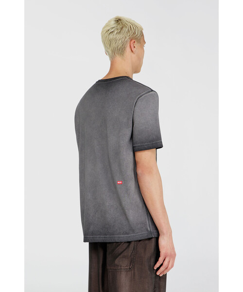 DIESEL（ディーゼル）の「メンズ Tシャツ T-RAWJUST-AA1（Tシャツ/カットソー・メンズ・ホワイト系その他/グレー系その他・MEDIUM/LARGE/SMALL/X-LARGE/X-SMALL/XXX-LARGE/XX-LARGE）」の5枚目の写真